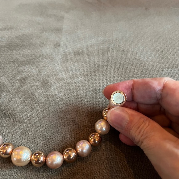 Bronzo Italia magnetic clasp rose gold plated bead/fresh water pearl bracelet - Picture 3 of 9